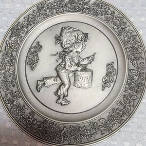 VINTAGE HALLMARK EUC 1978 LEGEND OF THE LITTLE DRUMMER BOY PEWTER PLATE & STAND